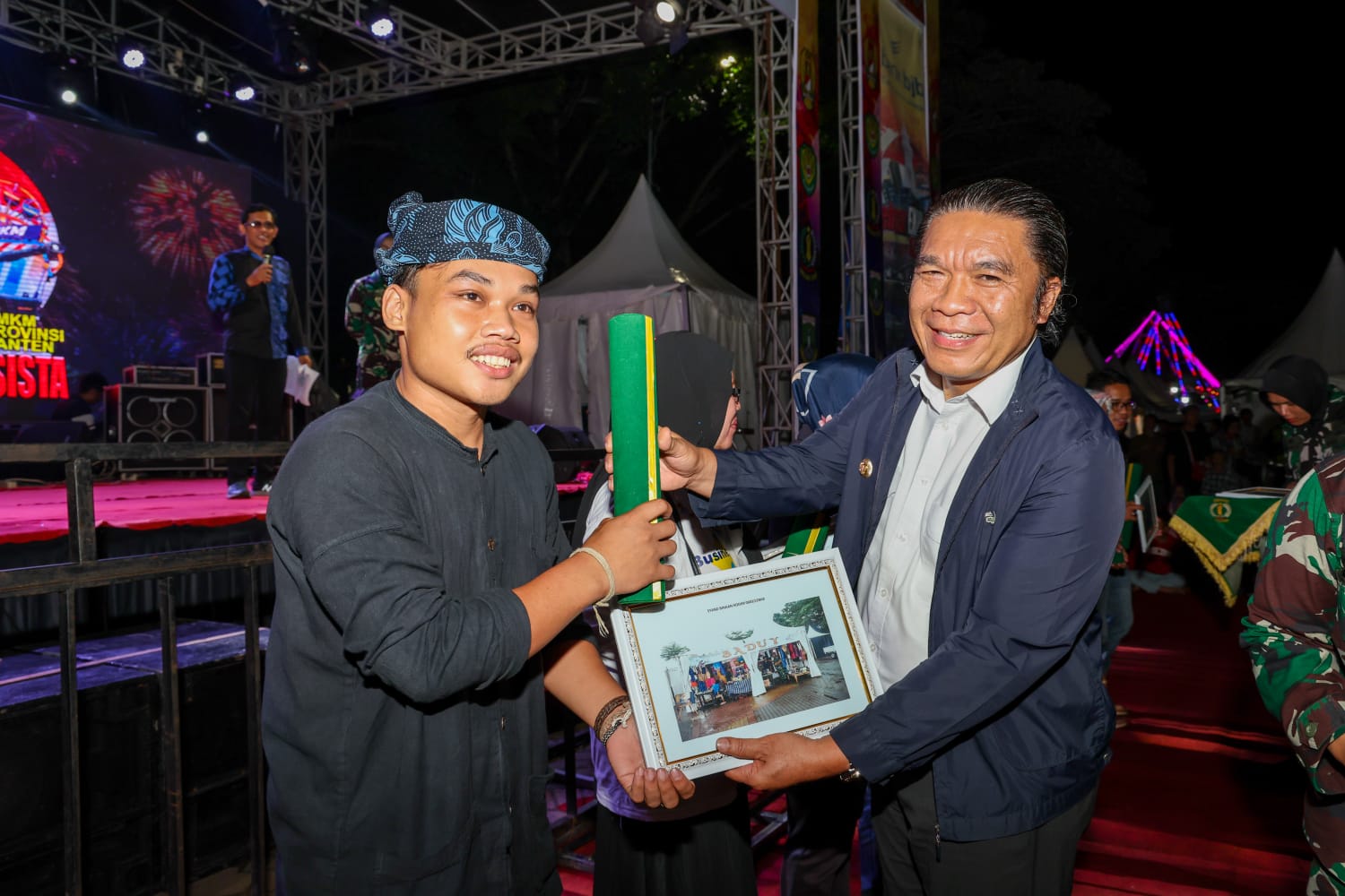 Pj Gubernur Banten: UMKM Tulang Punggung Perekonomian Masyarakat Pj Gubernur Banten Al Muktabar pada acara Gebyar Expo UMKM di Alun-Alun Barat Kota Serang. (Foto : Humas Pemprov)
