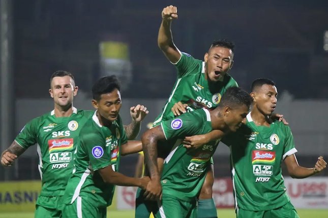 Selebrasi para pemain PSS Sleman saat berhasil mencetak gol ke gawang Arema FC. (Ist)