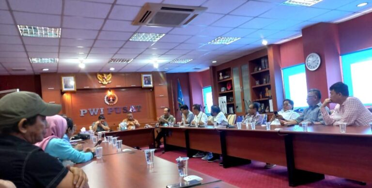 PWI Pusat Gelar Anugerah jurnalistik Adinegoro,Pendaftar Meningkat Rapat dalam rangka persiapan HPN 2023 di kantor PWI Pusat. (tangselos.id/ay)