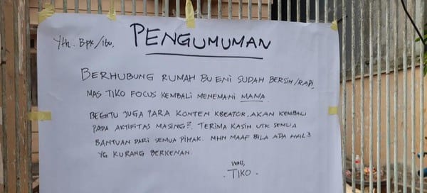 Rumah Ibu Eny Sudah Bersih, Tiko Tempel Pesan di Pagar (Foto : Istimewa)