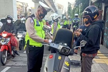 Sejumlah Daerah Kembali Terapkan Tilang Manual, Ini Langkah Polda Banten Ilustrasi tilang manual. (Ist)