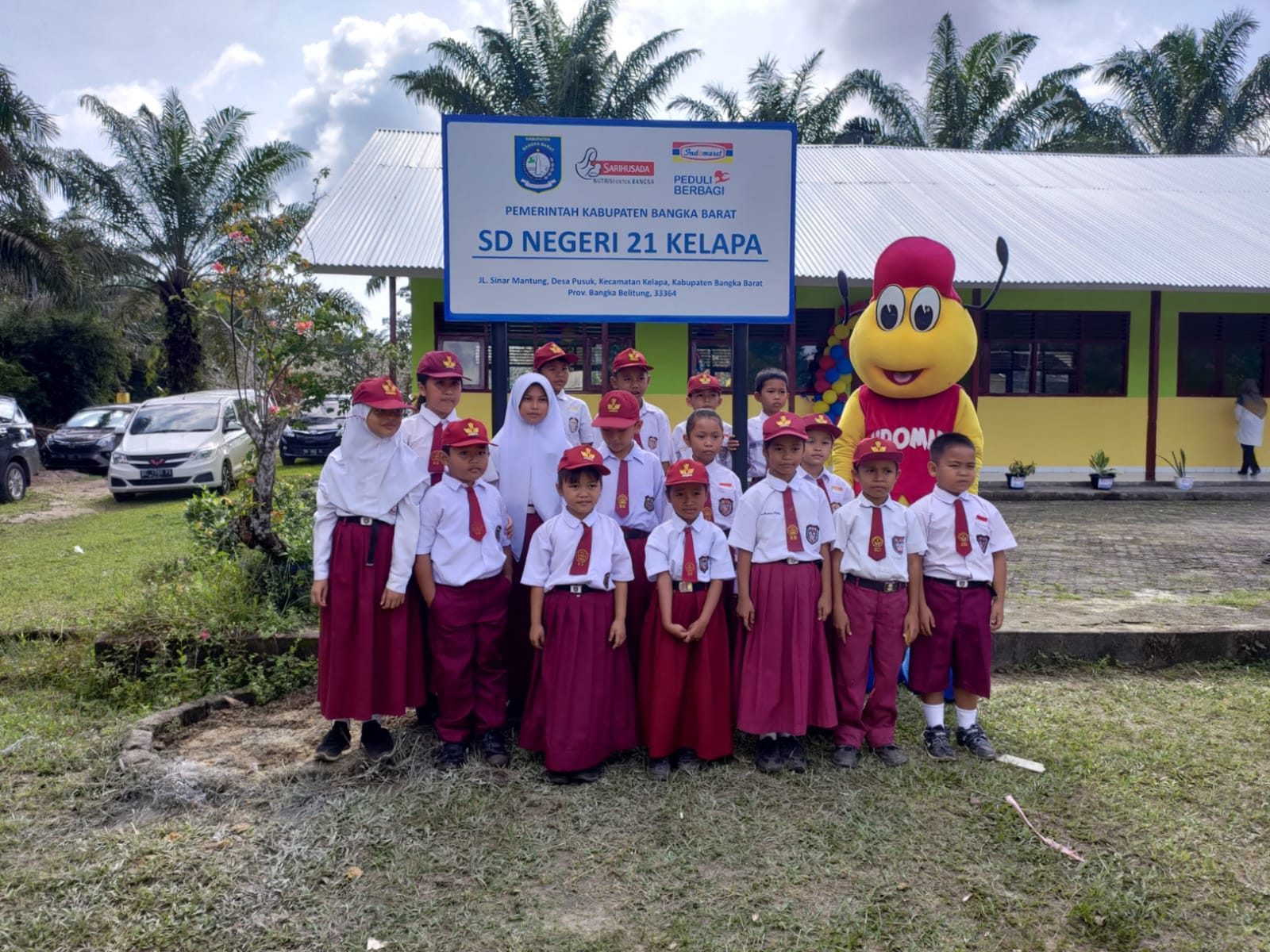 SGM Eksplor Bersama Indomaret, Salurkan Bantuan Pendidikan dan Beasiswa SGM Eksplor bersama PT Indomarco Prismatama (Indomaret) menyalurkan bantuan pendidikan untuk Sekolah Dasar di 20 kabupaten/kota se-Indonesia. (Ist)