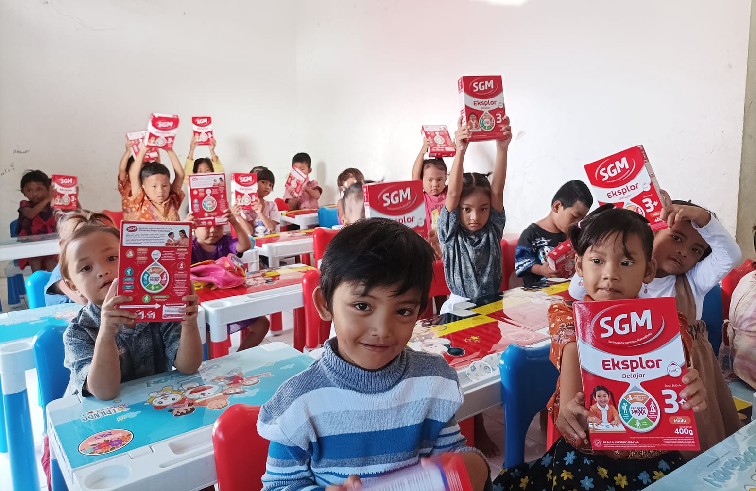 SGM Eksplor dan Alfamart Berkolaborasi Dukung Pendidikan & Nutrisi Anak Generasi Maju Indonesia Gerakan "Tunjuk Tangan untuk Generasi Maju Indonesia", anak-anak PAUD di seluruh provinsi di Indonesia. (Ist)