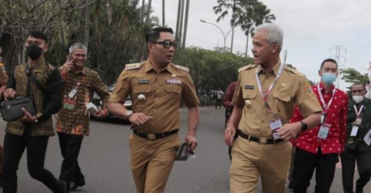 Gubernur Jawa Barat Ridwan Kamil dan Gubernur Jawa Tengah Ganjar Pranowo saat menghadiri acara di Sentul, Bogor. (Ist)