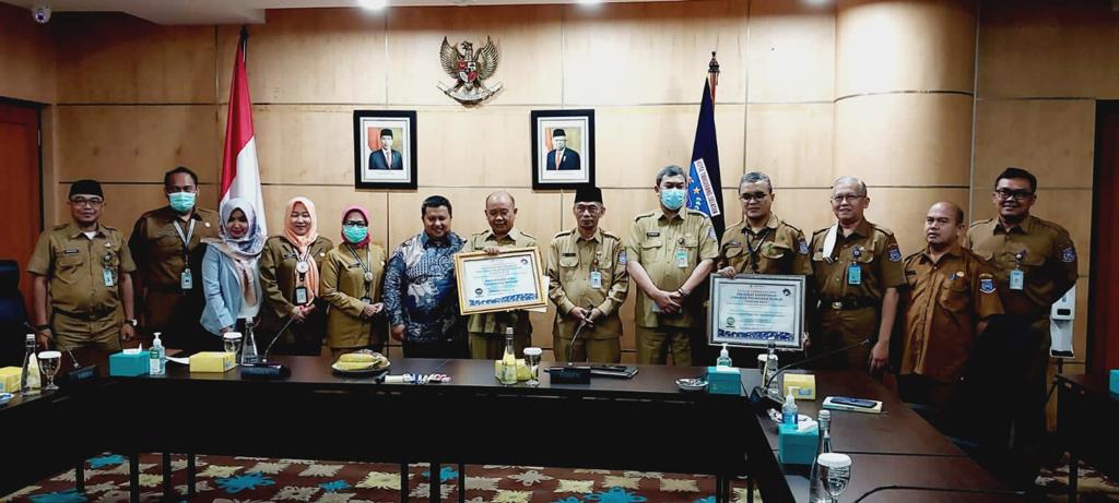 Tangsel Raih Penghargaan Standar Kepatuhan Pelayanan Publik Pemkot Tangsel raih terbaik kepatuhan standar pelayanan publik oleh Ombudsman RI, Rabu (25/1)