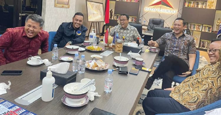 Anies-AHY Senyumnya Lebar Banget Anies Baswedan bersama para petinggi Partai Demokrat, Partai Nasdem dan Partai PKS di Markas Demokrat. (Ist)