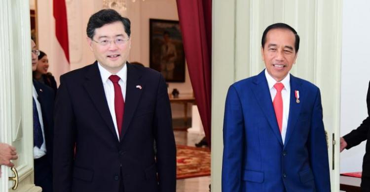 Bahas Proyek Kereta Cepat Dan IKN Presiden Joko Widodo menerima Menteri Luar Negeri China Qin Gang di Istana Merdeka, Jakarta. (Foto : Setpres)