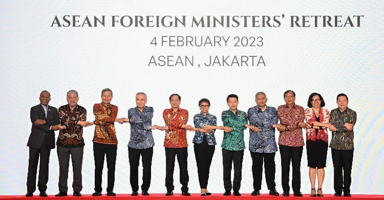 Menlu Indonesia Retno Marsudi bersama para Menlu se ASEAN. (Ist)
