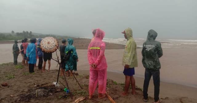 Dede Hanyut Dihantam Ombak Pantai Panggarangan Lebak Foto : Ist