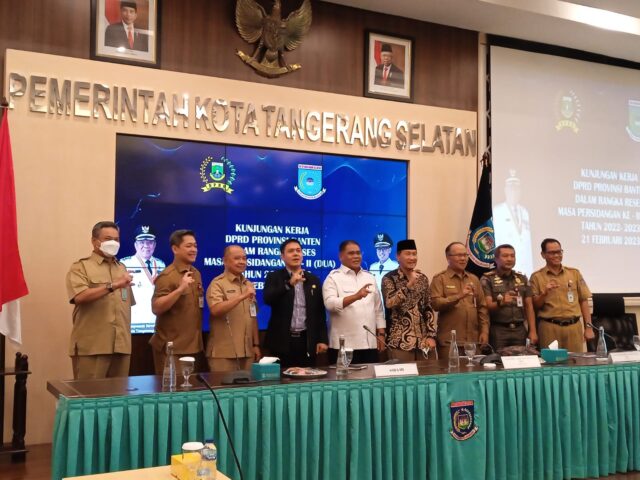 Dewan Provinsi Janji Perbaiki Jalan Protokol Rusak DPRD Provinsi Banten melakukan kunjungan ke Pemkot Tangsel, untuk mendengarkan kebutuan Kota Tangsel, Rabu (22/2).