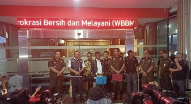 Digarap Kejagung 9 Jam, Menkominfo Johnny G Plate Konpers, Begini Isinya... Menkominfo Johny G Plate saat memberikan konferensi pers di Gedung Bundar Kejaksaan Agung