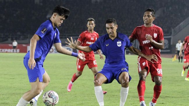 Pertandingan PSIS vs Persis Solo sempat kisruh di luar stadion akibat ulah penonton.