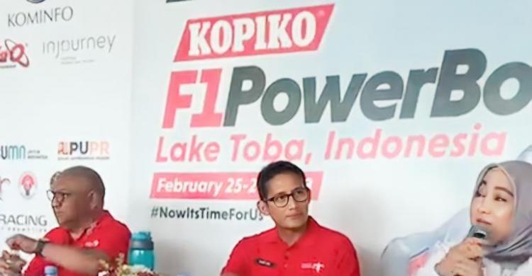 F1Powerboat Sukses, Kemenparekraf Mau Perbanyak Event Internasional Di Danau Toba Menparekraf Sandiaga Uno saat memberikan keterangan pers di area F1 Powerboat di Kawasan Danau Toba. (Ist)