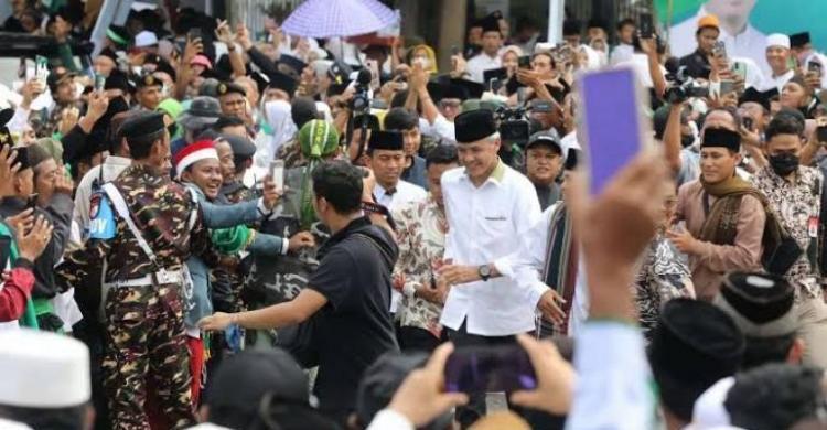 Ganjar Takjub Lihat Semangat Luar Biasa Nahdliyin Ganjar Pranowo saat menghadiri Resepsi Seabad NU. (Ist)