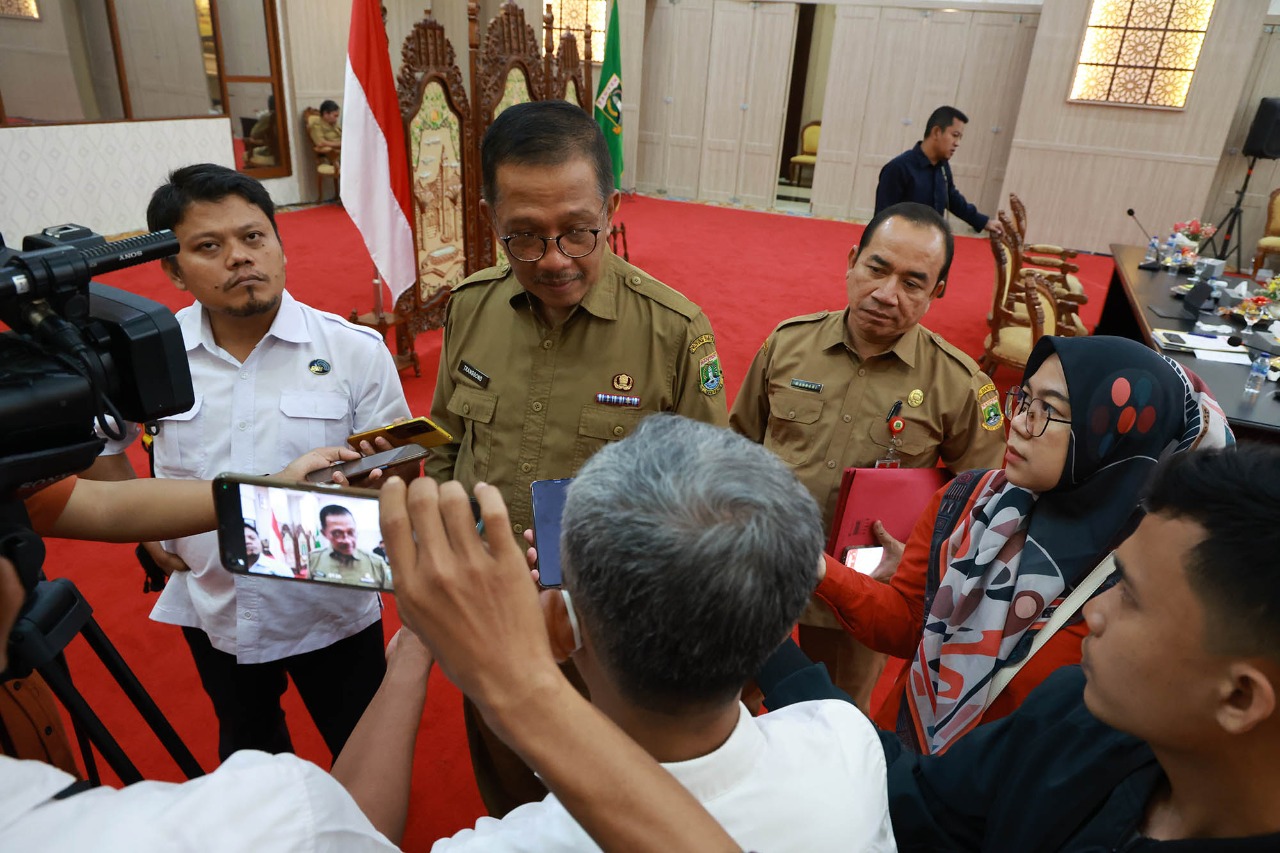 Ini Persiapan Mudik Lebaran 2023 Di Pelabuhan Penyeberangan Merak Pj Sekda Provinsi Banten M Tranggono saat memberikan keterangan pers