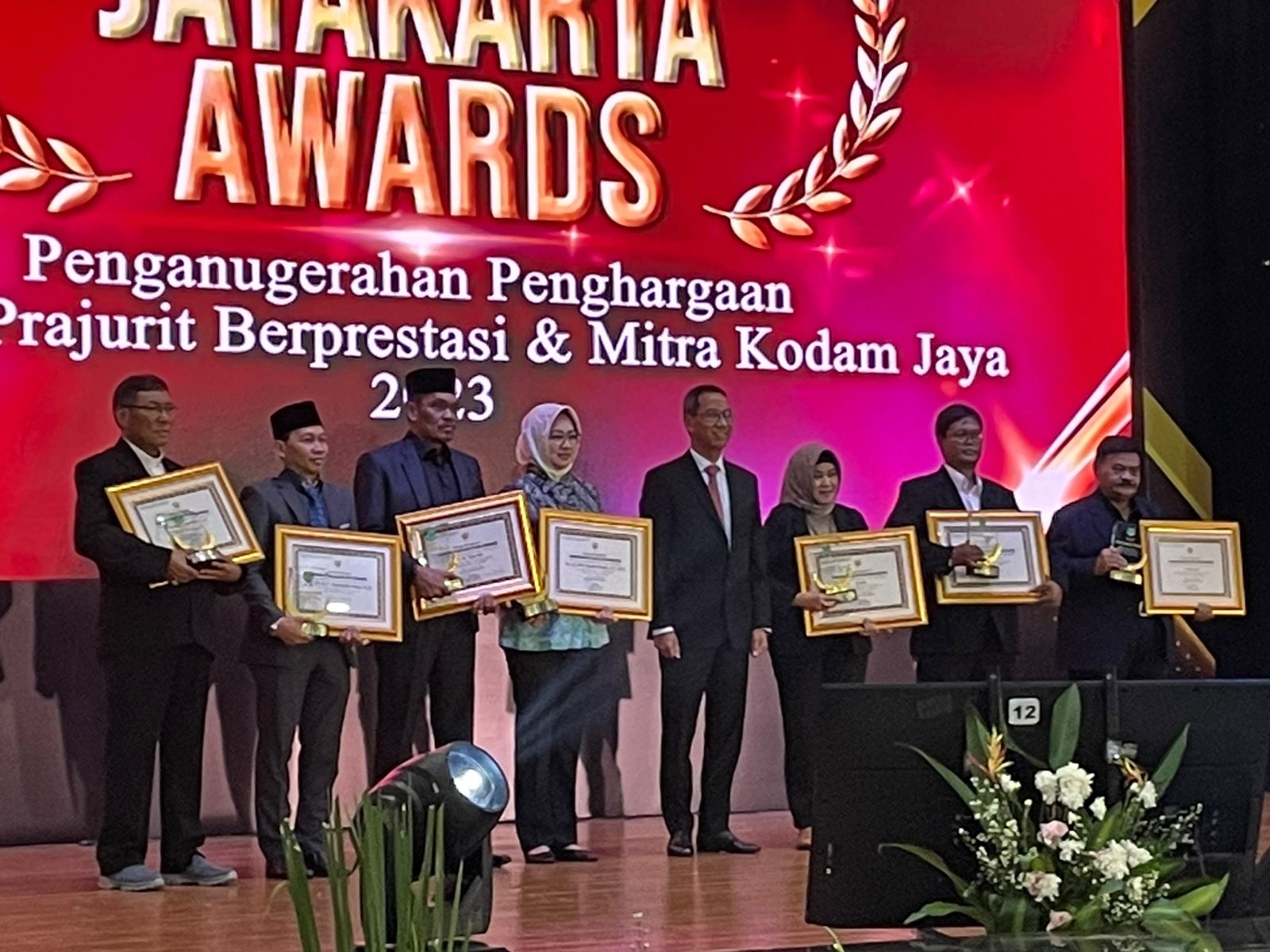 Jayakarta Award 2023, Kodam Jaya Apresiasi Kerja Airin Rachmi Diany Airin Rachmi Diany meraih penghargaan dari Kodam Jaya/Jayakarta. (Ist)