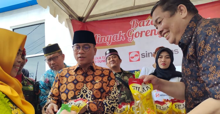 Sinar Mas saat menggelar Bazaar Migor di Serang. (Ist)