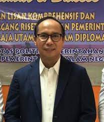 Mengontrol Keadilan Negara Dr. Muhadam Labolo, M.Si