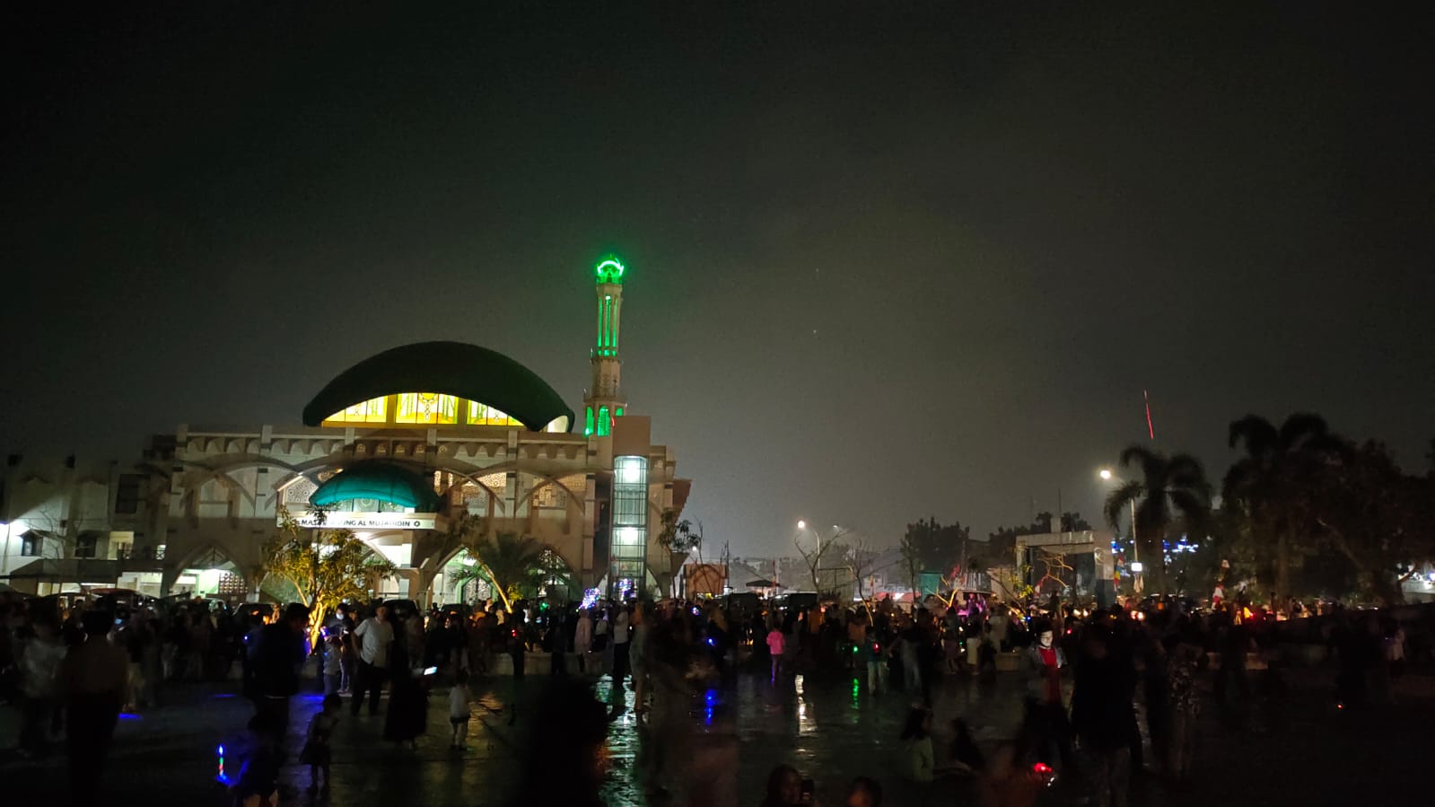 Pilar: Alun-alun Sesuai Konsep Era Kerajaan Islam Wakil Walikota Tangsel Pilar Saga Ichsan di dampingi Camat Pamulang Mukroni dan Ketua FKUB Tangsel Fachruddin Zuhri saat meninjau alun alun Pamulang seusia Tasyakuran HUT Kecamatan Pamulang ke 31.