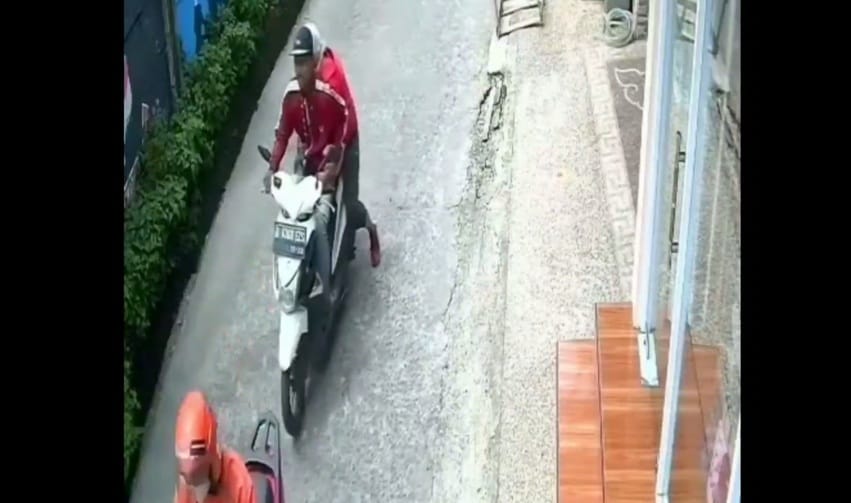 Tangkapan CCTV terlihat wajah pelaku penabrak korban Ellyeven. (Ist)