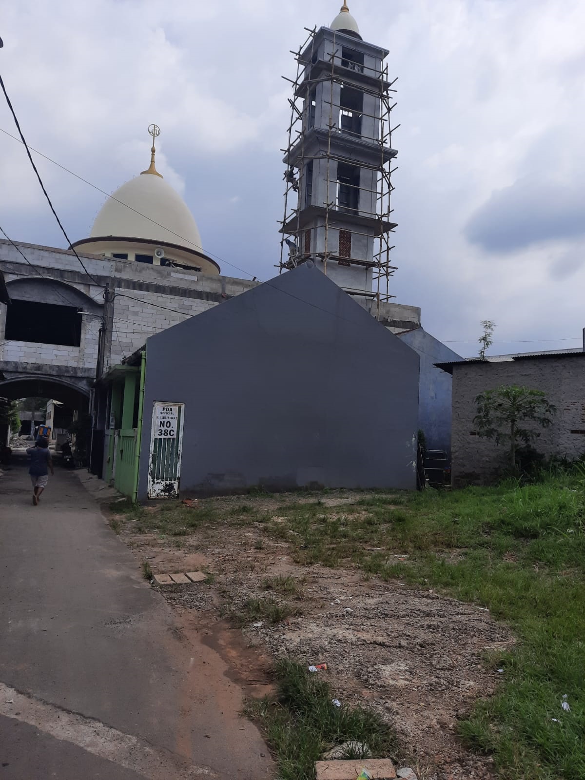 Baru-baru ini Askrindo Insurance  menyerahkan bantuan untuk pembangunan Masjid Al Bayyinah Jombang Ciputat,  yang difasilitasi BAZNAS Kota Tangsel. (Foto: Sudin Antoro)