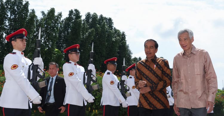 Presiden Jokowi disambut PM Singapura Lee Hsien Loong usai tiba di Singapura. (Ist)