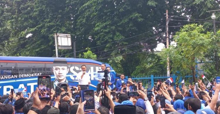 Di Tengah Guyuran Hujan, AHY Ajak Kader Menangkan Anies foto : Ist