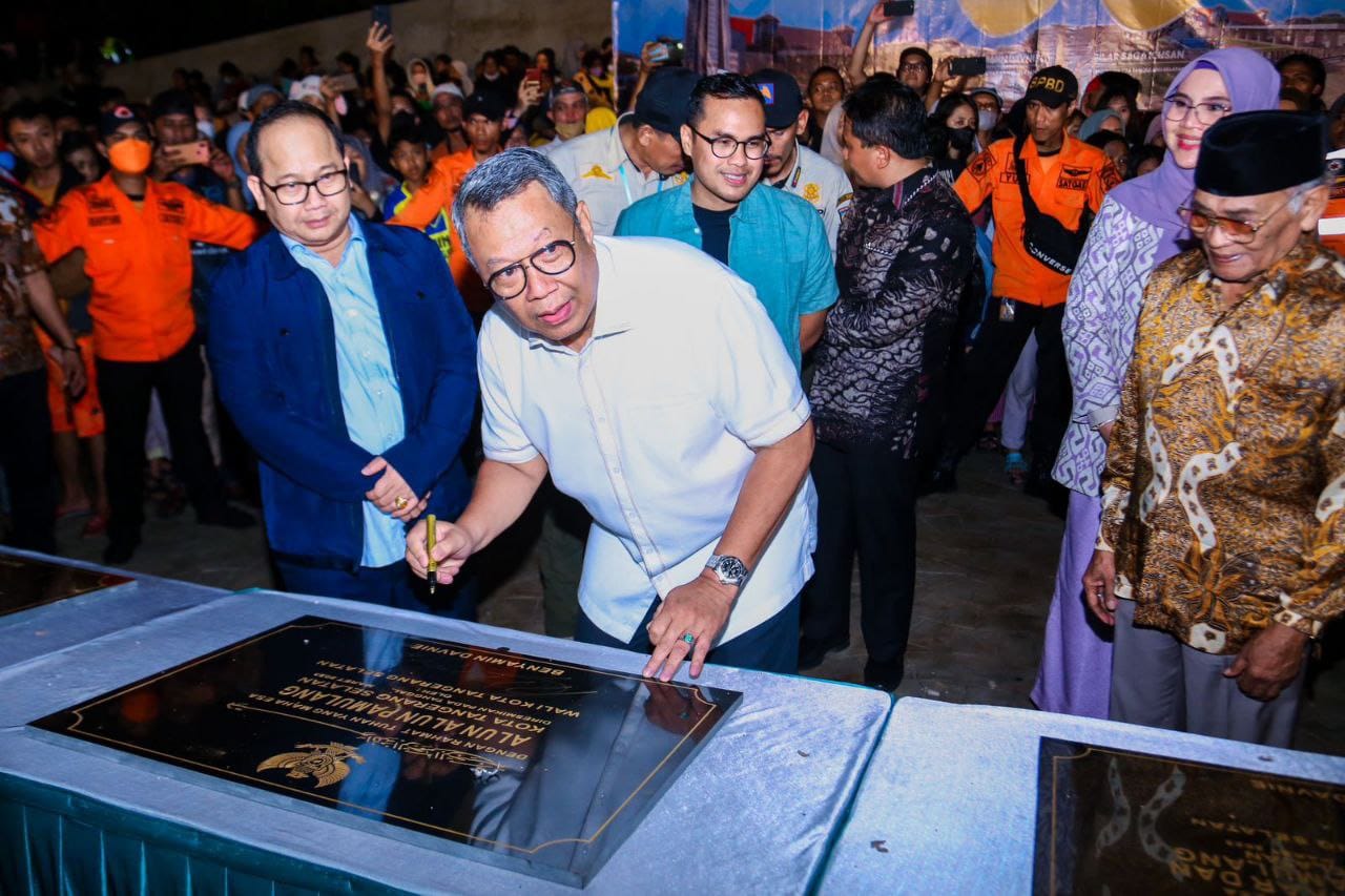 Dibanjiri Suka Cita Masyarakat, Alun-alun Pamulang Diresmikan Peresmian Alun-alun Pamulang, Kamis (9/3/2023) malam. (tangselpos.id/rmn)