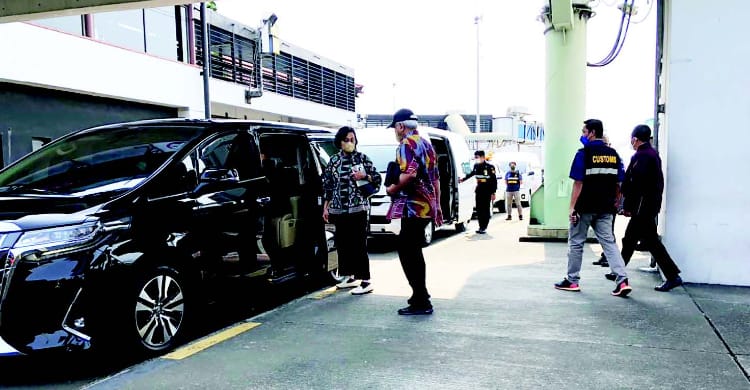 Dijemput Alphard Sampai Depan Pesawat (Foto : Istimewa)