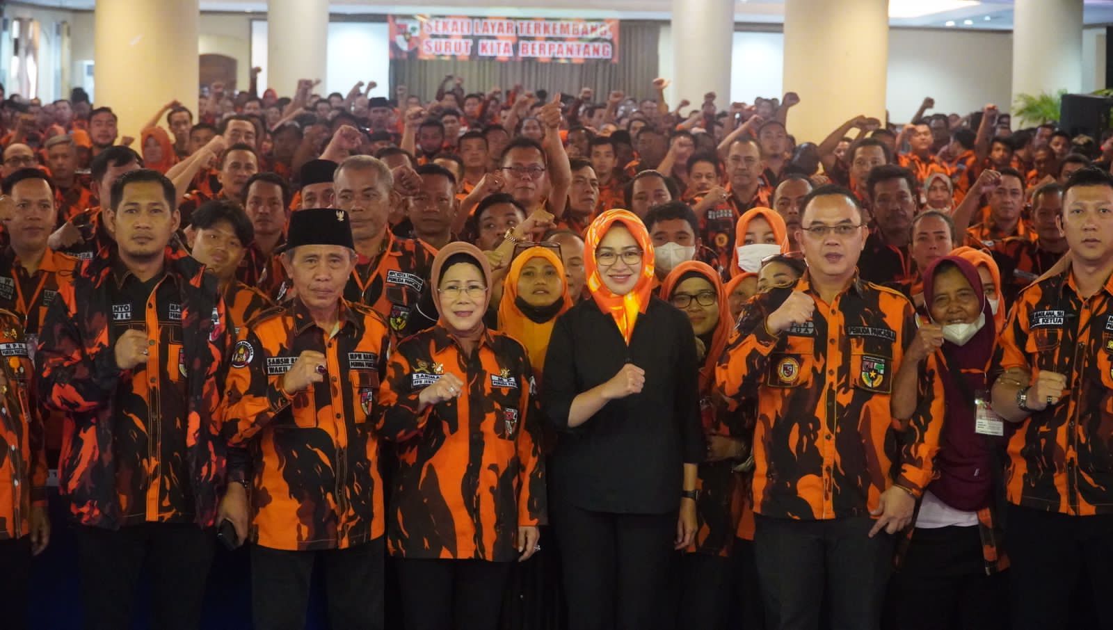 Diteriaki Gubernur Banten, Pemuda Pancasila Komit Dukung Airin Rachmi Diany Ratusan Kader Pemuda Pancasila Siap Dukung Airin Rachmi Diany sebagai Gubernur Banten, Sabtu (5/3). (tangselpos.id/ist)