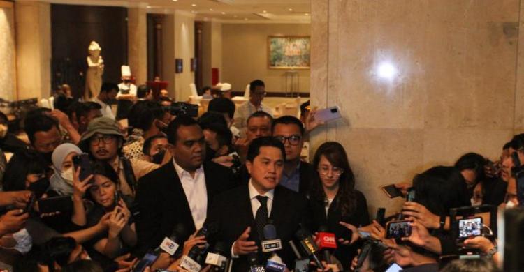 Erick: Saya Minta Semua Pecinta Sepak Bola Berkepala Tegak Ketum PSSI Erick Thohir saat memberikan keterangan usai bertemu FIFA di Qatar. (Ist)