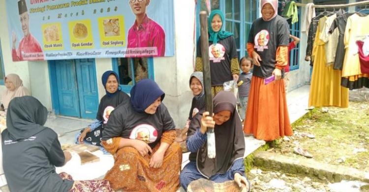 Ganjar Milenial Center Banten Bangkitkan Kembali UMKM Produk Opak Kegiatan workshop kewirausahaan dari Ganjar Melenial Center di Kabupaten Pandeglang foto : Ist