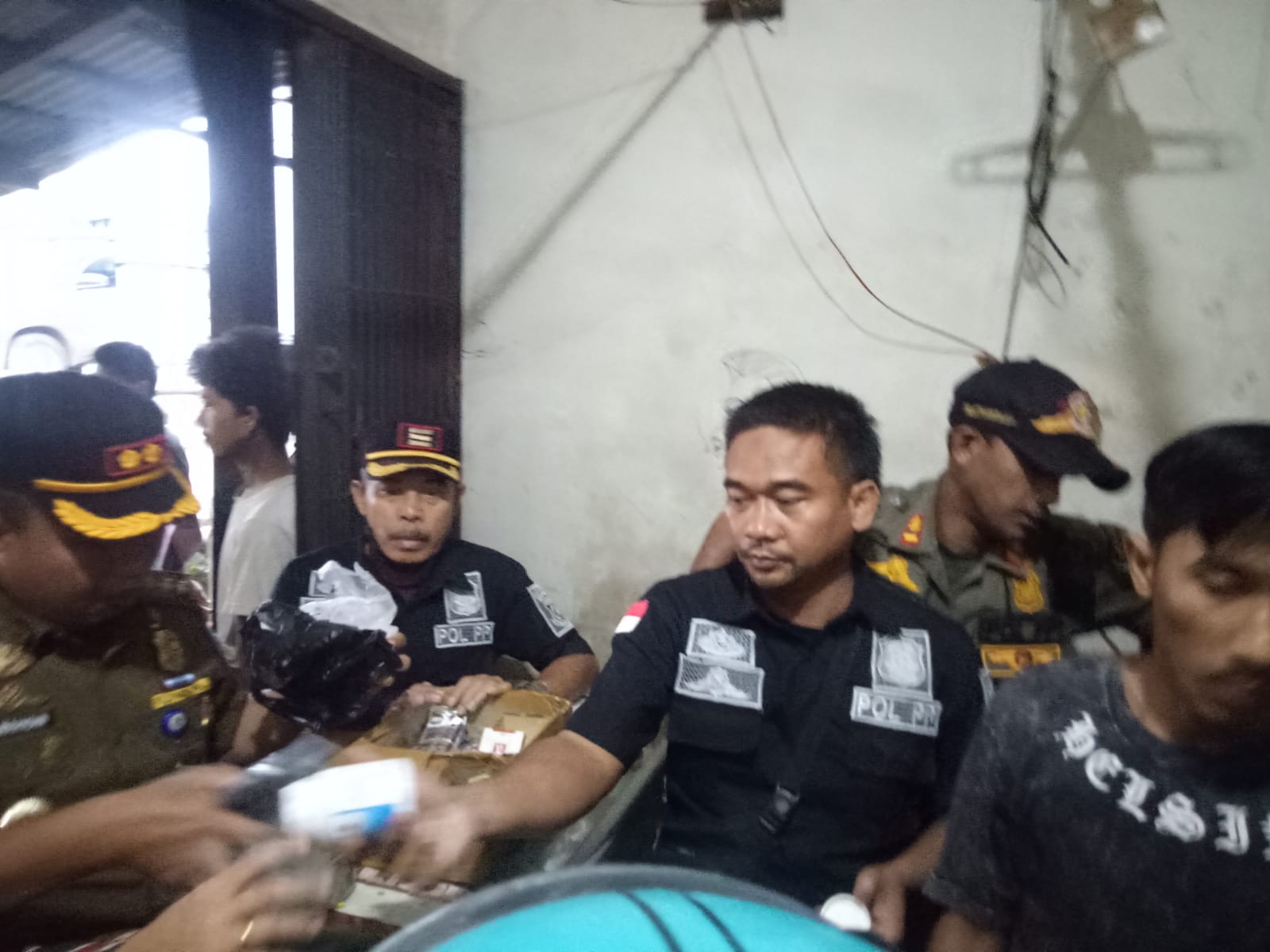 Geledah Toko Kosmetik & Warung di Tangsel, Satpol PP Sita Ribuan Butir Obat Keras Foto: Ist