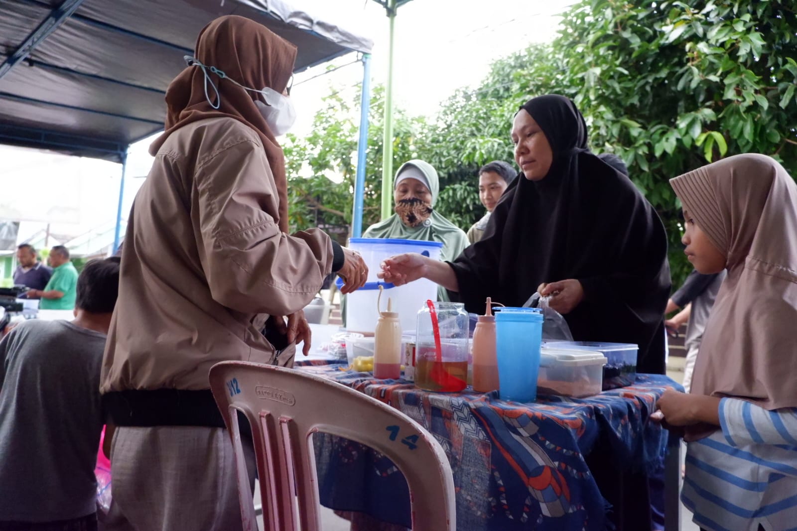 Genjot Perekonomian Warga, Karang Taruna RW 12 Gelar Festival Takjil Selama Ramadan (Foto: Rachman Deniansyah)