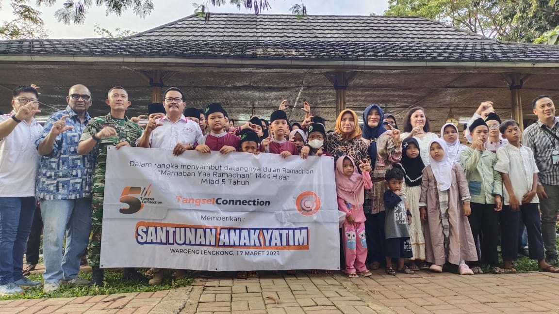 TaCo menyantuni 50 anak yatim dalam merayakan HUT Ke-5 berlangsung di Waroeng  Lengkong, Serpong Utara Kota Tangsel, Provinsi Banten. (Foto: Sudin Antoro)