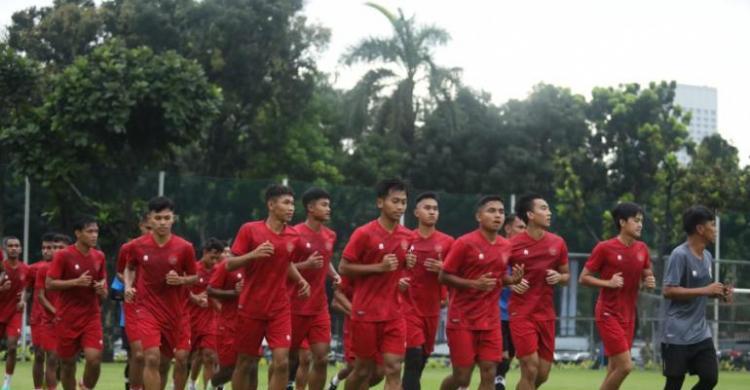 Skuad U-22 saat menggelar latihan