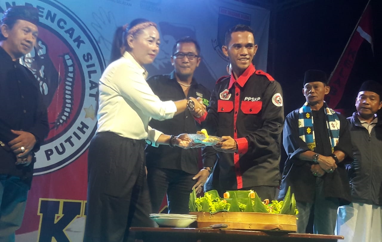 Kemeriahan Harlah Ke-16 Persatuan Pencak Silat Kelabang Putih Ciputat Hari Lahir (Harlah) Ke-16 Persatuan Pencak Silat Kelabang Putih Ciputat dihadiri 35 perguruan silat se Jabodetabek,.