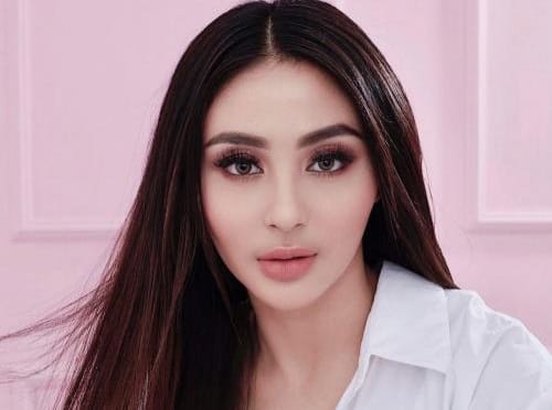 Margin Wieheerm: Rajin Minum Jus Seledri Bikin Kulit Glowing Margin Wieheerm.