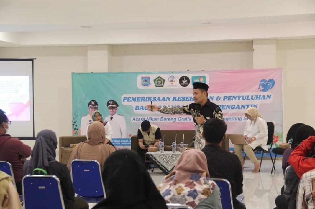 Melihat Program Nikah Bareng Gratis Di Kota Tangsel Sebanyak 23 pasangan asal Kota Tangsel mengikuti pemeriksaan kesehatan dan penyuluhan.