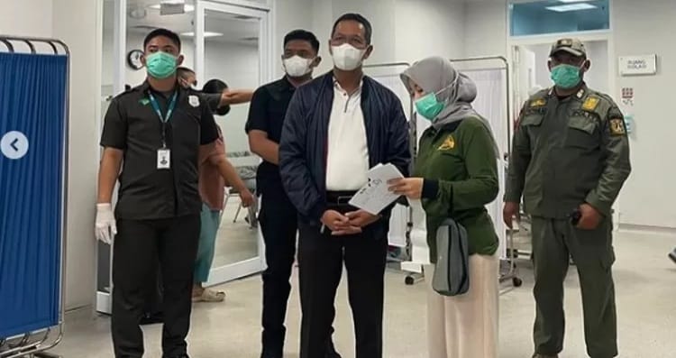 Pemprov DKI Siapkan Faskes Dan Tanggung Biaya Pengobatan Korban Kebakaran Depo Pertamina Plumpang Pj Gubernur DKI Heru Budi Hartono saat mengunjungi RS Koja. (Ist)