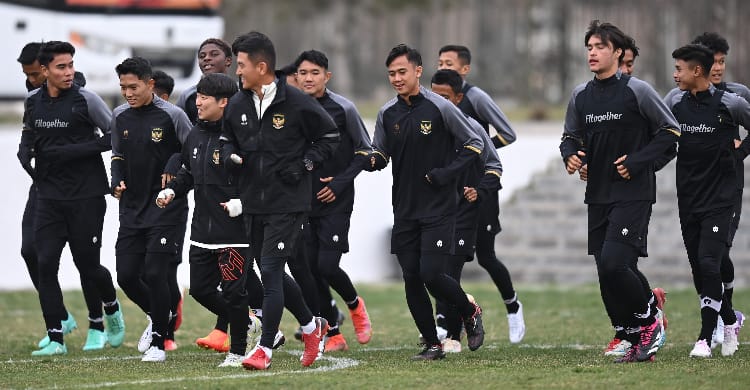 Pasukan STY saat latihan di Uzbekistan. (Ist)