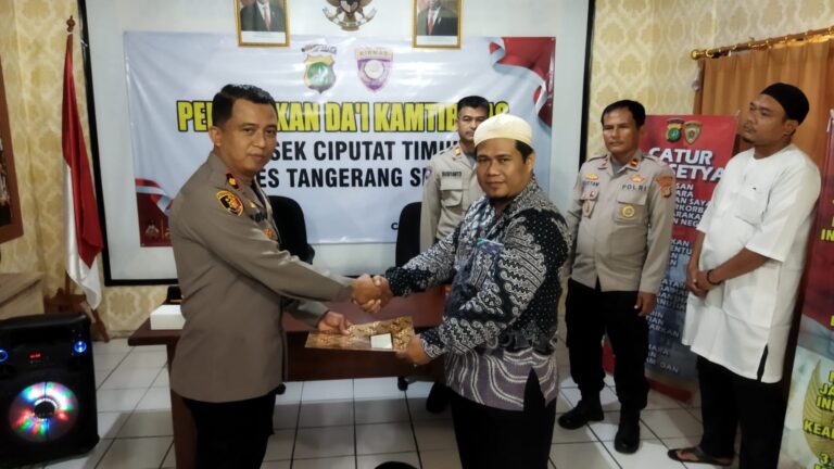 Polsek Ciputat Timur Rangkul Da'i Jaga Kamtibmas Kapolsek Ciputat Timur Kompol Agung Nugroho, melantik langsung para pendakwah yang menjadi Da'i Kamtibmas tersebut, dimana tokoh agama di lingkungan kecamatan itu diberikan kepercayaan untuk membantu serta dalam menjaga Kamtibmas.