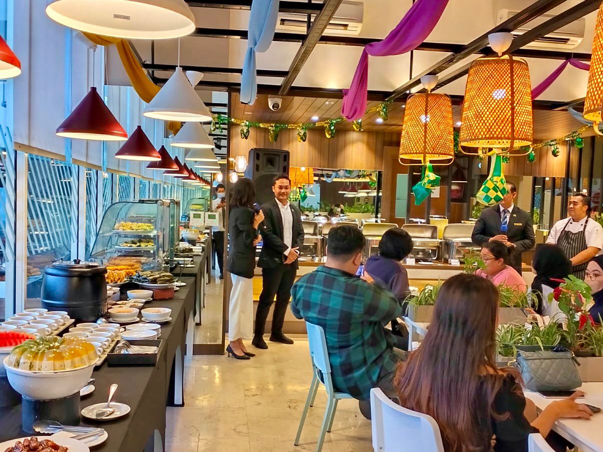 Promo Bukber “Kampoeng Ramadhan” di Tuscany Boutique Hotel Bikin Kangen Kampung Halaman! Nampak jajaran manajemen tuscany saat promo ramadhan