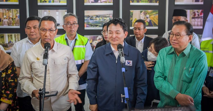 Pj Gubernur DKI Jakarta Heru Budi Hartono (kiri) saat  menerima tamu dari Menteri Korea Selatan. (Ist)