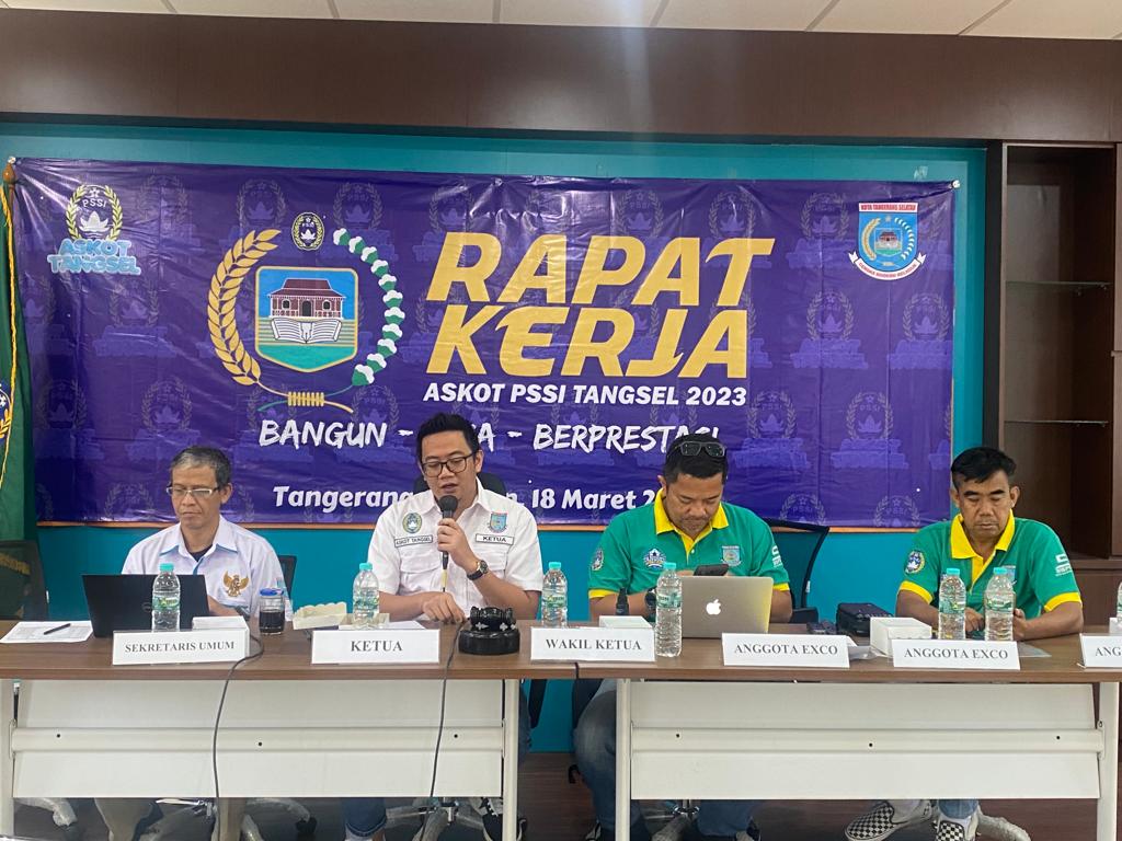 PSSI Siap Gulirkan Liga Tingkat Kelurahan & Kecamatan Askot PSSI Kota Tangsel menggelar rapat kerja 2023-2024. Dari raker tersebut Askot PSSI Kota Tangsel bersiap untuk menggelar kompetisi di Kota Tangsel. (Foto: Idral Mahdi)