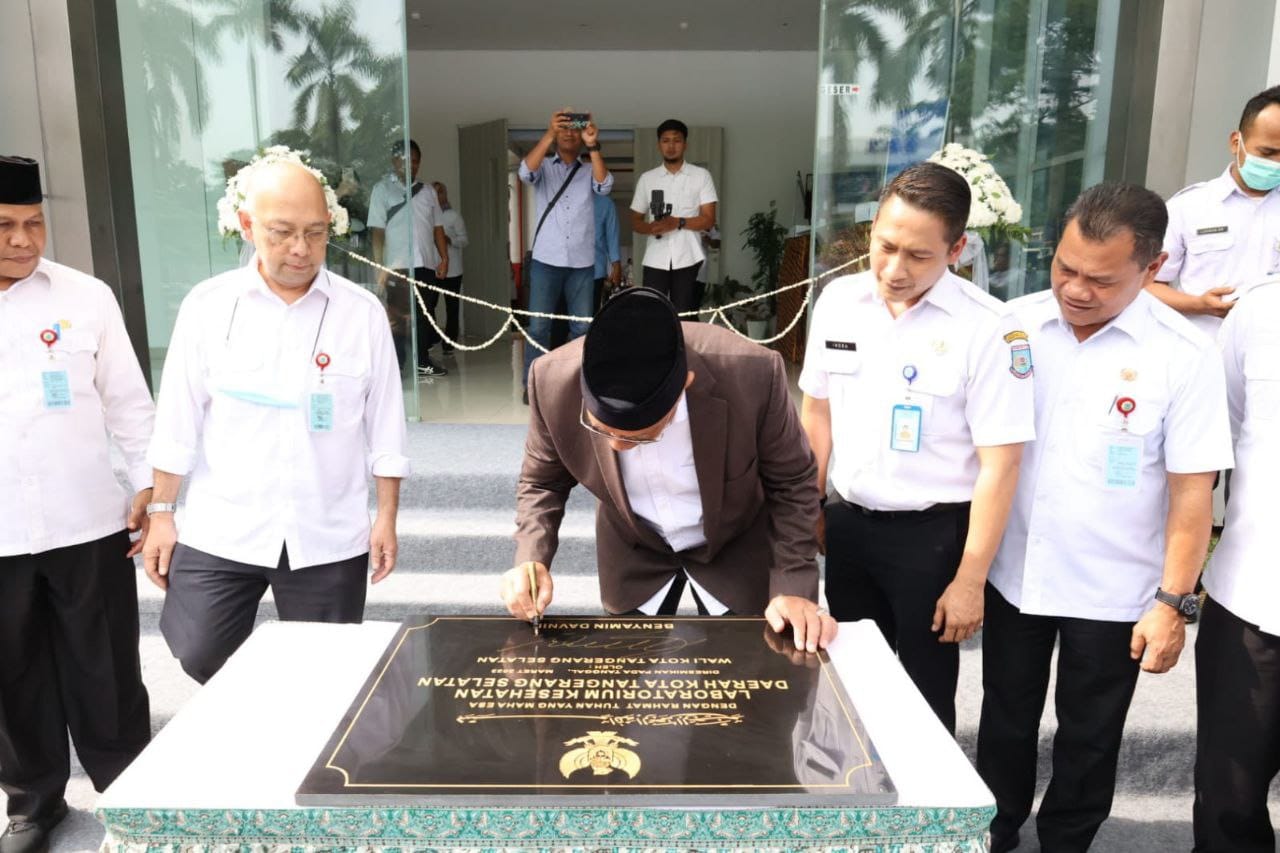 Pemkot Tangsel meresmikan Gedung Laboratorium Kesehatan Daerah (Labkesda) yang berlokasi di wilayah Serpong, Tangsel , pada Rabu (8/3/2023). (tangselpos.id/rmn)