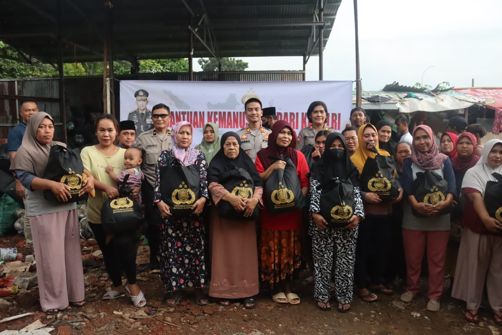 Ringankan Beban Masyarakat saat Ramadan, Polres Tangsel Salurkan 500 Paket Bantuan Sembako Foto: Ist