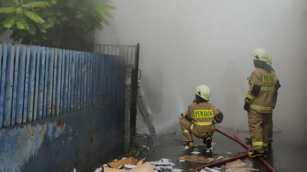 Rumah di Bintaro Terbakar, 13 Unit Mobil Damkar Dikerahkan (Foto : Istimewa)