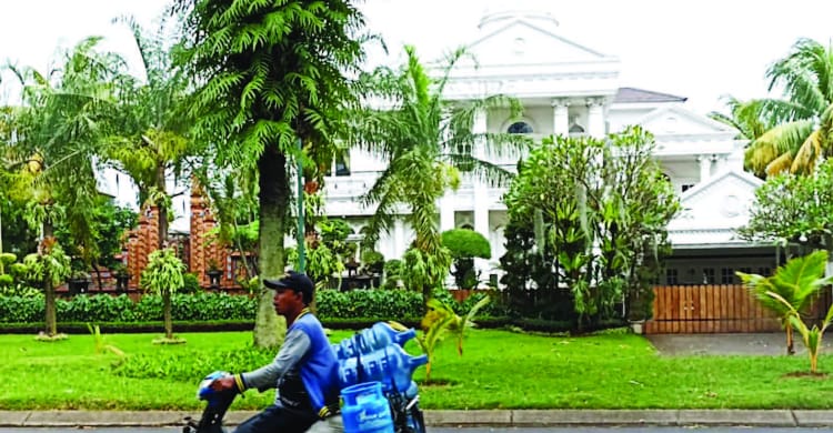 Rumah mewah di daerah Cibubur diduga milik seorang pejabat. (Ist)