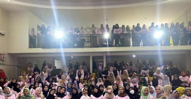 Srikandi Ganjar Banten saat mengadakan acara konser religi di Kota Serang.  (foto : Ist)